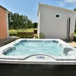 Oasis Of Peace With Jacuzzi *