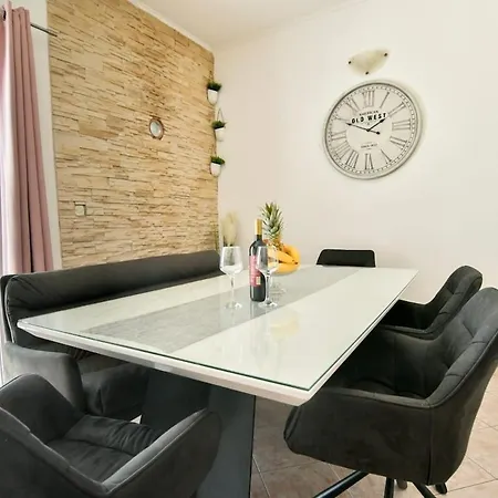 Oasis Of Peace With Jacuzzi Apartamento Kaštel Stari