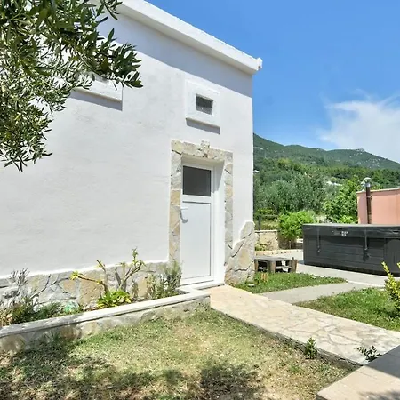 Oasis Of Peace With Jacuzzi Daire Kaštel Stari