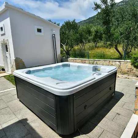 Apartamento Oasis Of Peace With Jacuzzi Kaštel Stari